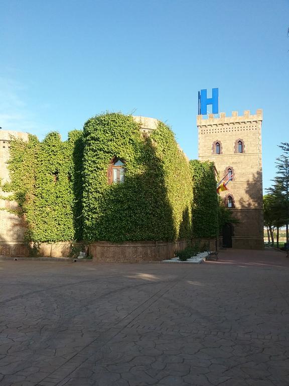 Hotel Vinedos Y Bodegas El Castillo บียาร์โรเบลโด ภายนอก รูปภาพ