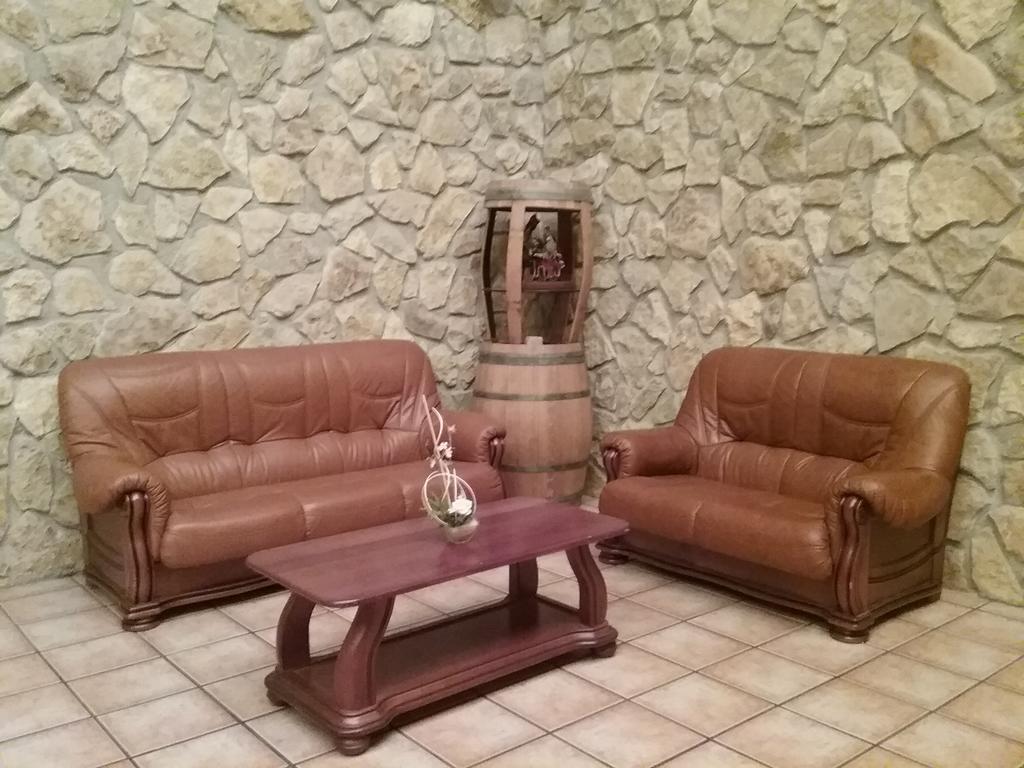 Hotel Vinedos Y Bodegas El Castillo บียาร์โรเบลโด ภายนอก รูปภาพ