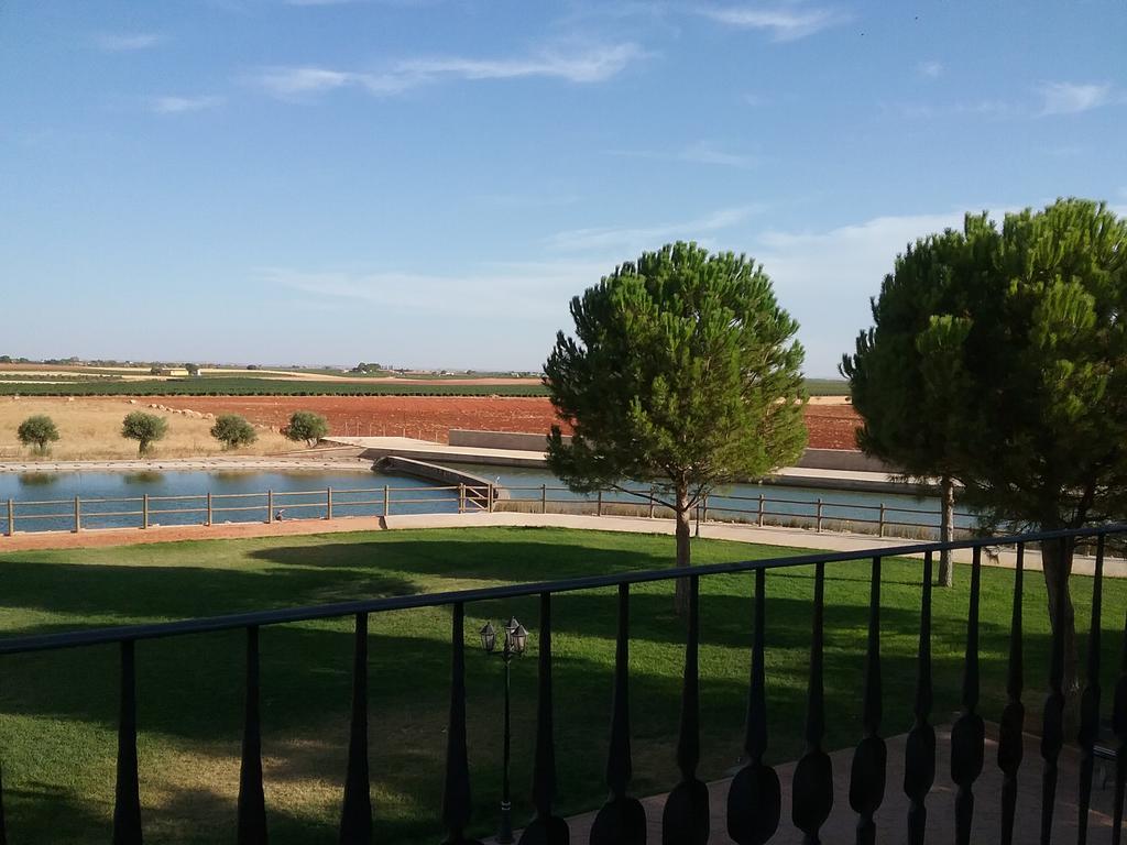 Hotel Vinedos Y Bodegas El Castillo บียาร์โรเบลโด ภายนอก รูปภาพ